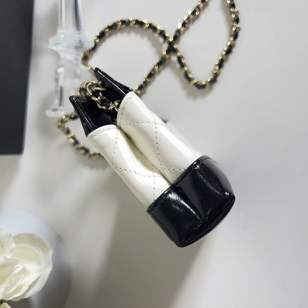 Chanel Nano Shopping 31 Shopping Bag Black White - Picture 4 of 5